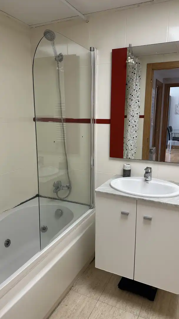 Flat for rent in Plaza Sierra de Gredos, 2, Ensanche - Río Júcar Bathroom of Flat for rent in Castellón de la Plana / Castelló de la Plana with Air Conditioner, Heating and Parquet flooring