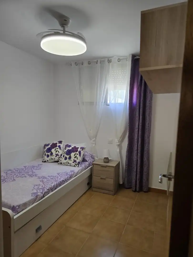 Pis en venda a Calle Santo Domingo de Guzmán, 2, Norte - Blanca Paloma Dormitori de Pis en venda en Rota amb Aire condicionat i Moblat