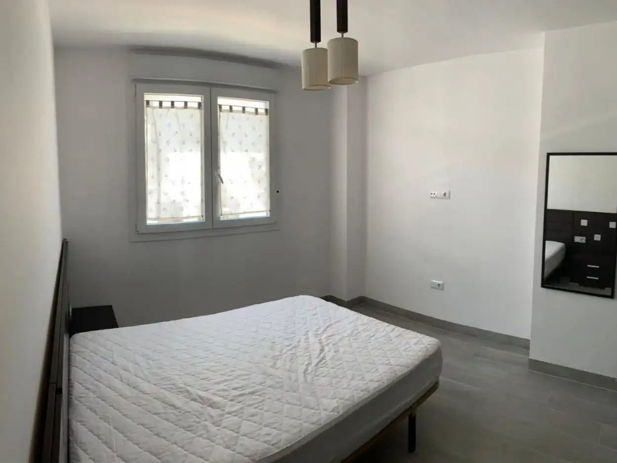 Wohnung zur Miete in Calle Madreselva, 3, San Miguel Schlafzimmer von Wohnung zur Miete in Armilla mit Klimaanlage, Heizung und Privatgarten