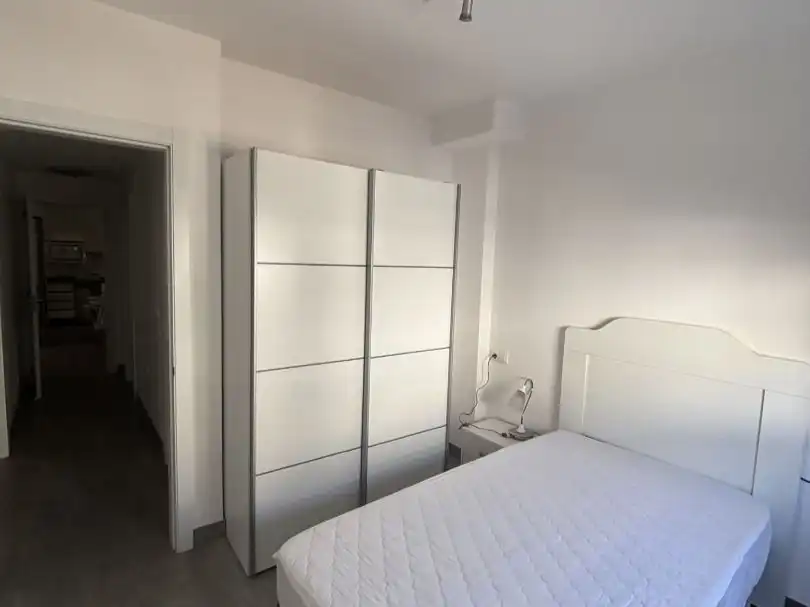 Wohnung zur Miete in Calle Madreselva, 3, San Miguel Schlafzimmer von Wohnung zur Miete in Armilla mit Klimaanlage, Heizung und Privatgarten