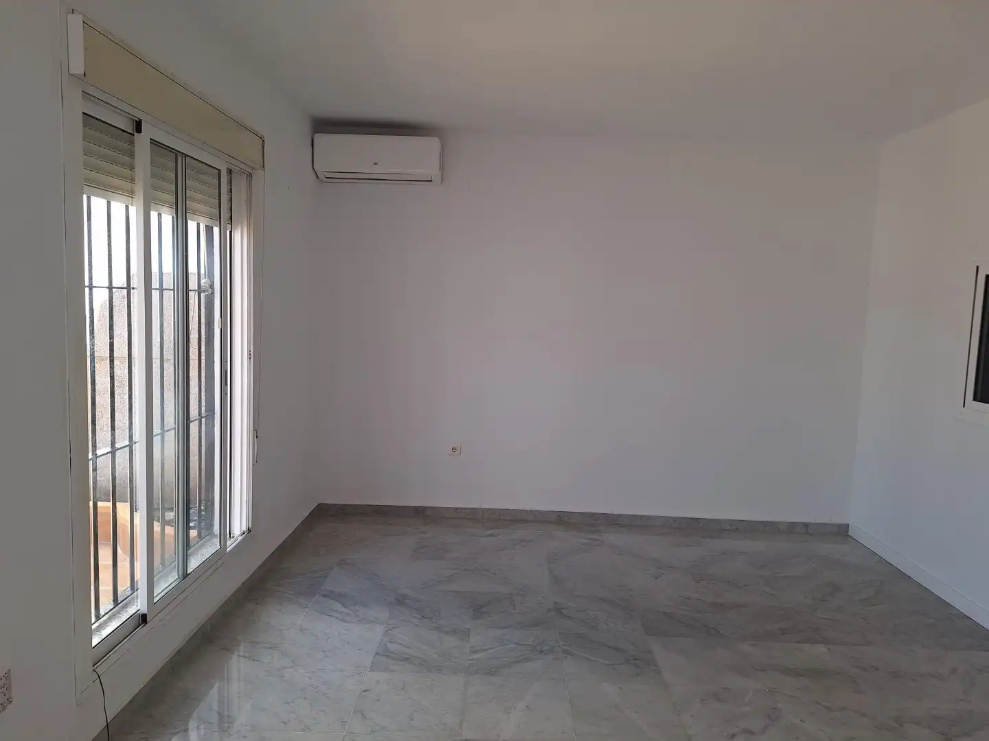 Houses for sale in Calle Buganvilla, 1, La Algaba Houses for sale in La Algaba with Air Conditioner, Terrace and Balcony