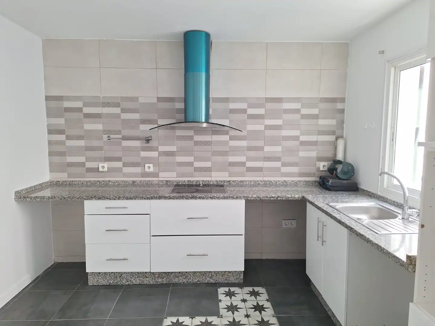 Houses for sale in Calle Buganvilla, 1, La Algaba Kitchen of Houses for sale in La Algaba with Air Conditioner, Terrace and Balcony