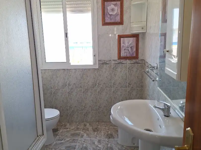 Houses for sale in Calle Buganvilla, 1, La Algaba Bathroom of Houses for sale in La Algaba with Air Conditioner, Terrace and Balcony