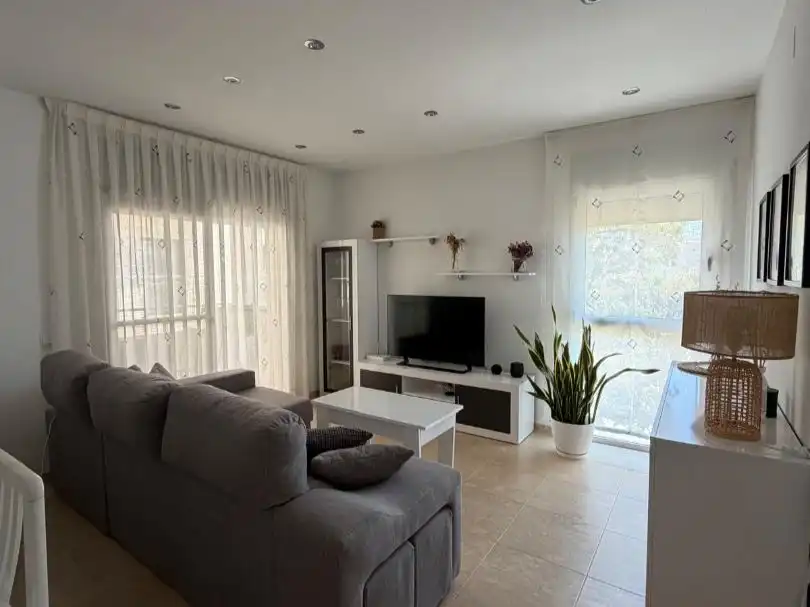 Wohnung zur Miete in Carrer de la Fatarella, 12, Jesús - Els Reguers Wohnzimmer von Wohnung zur Miete in Tortosa mit Klimaanlage, Terrasse und Balkon