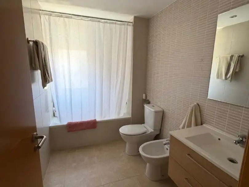 Wohnung zur Miete in Carrer de la Fatarella, 12, Jesús - Els Reguers Badezimmer von Wohnung zur Miete in Tortosa mit Klimaanlage, Terrasse und Balkon