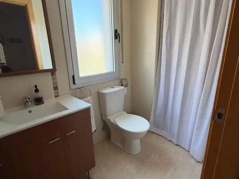 Wohnung zur Miete in Carrer de la Fatarella, 12, Jesús - Els Reguers Badezimmer von Wohnung zur Miete in Tortosa mit Klimaanlage, Terrasse und Balkon