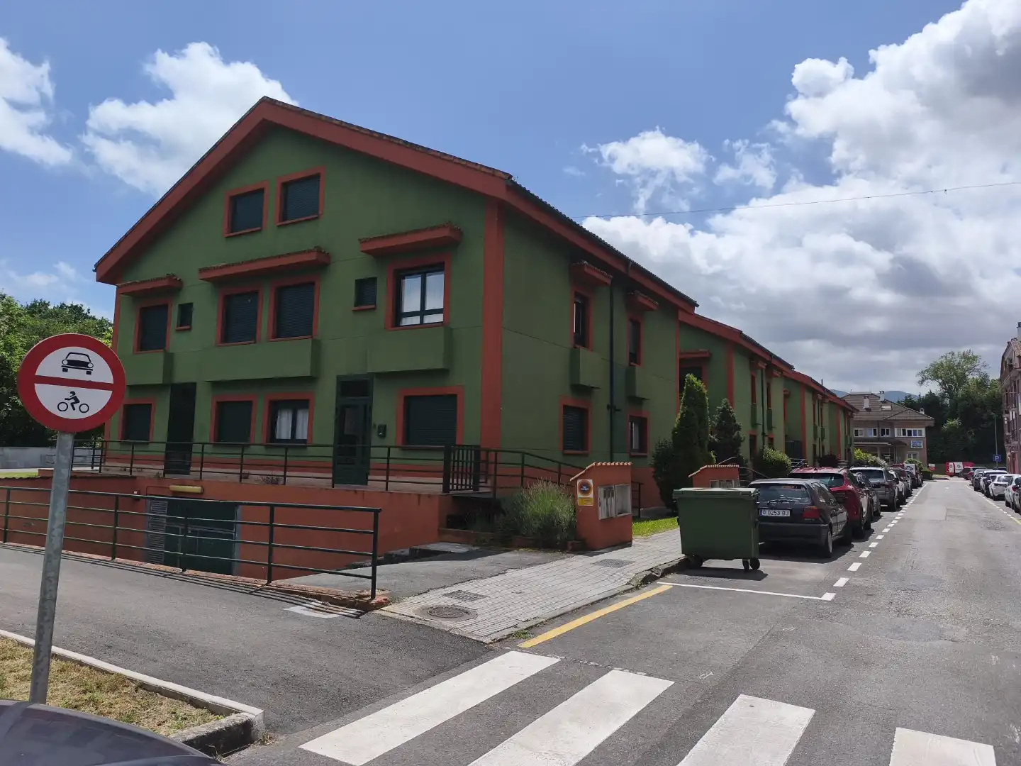 Garage zur Miete in Calle del Alisu, 4, Parres Außenansicht von Garage zur Miete in Parres