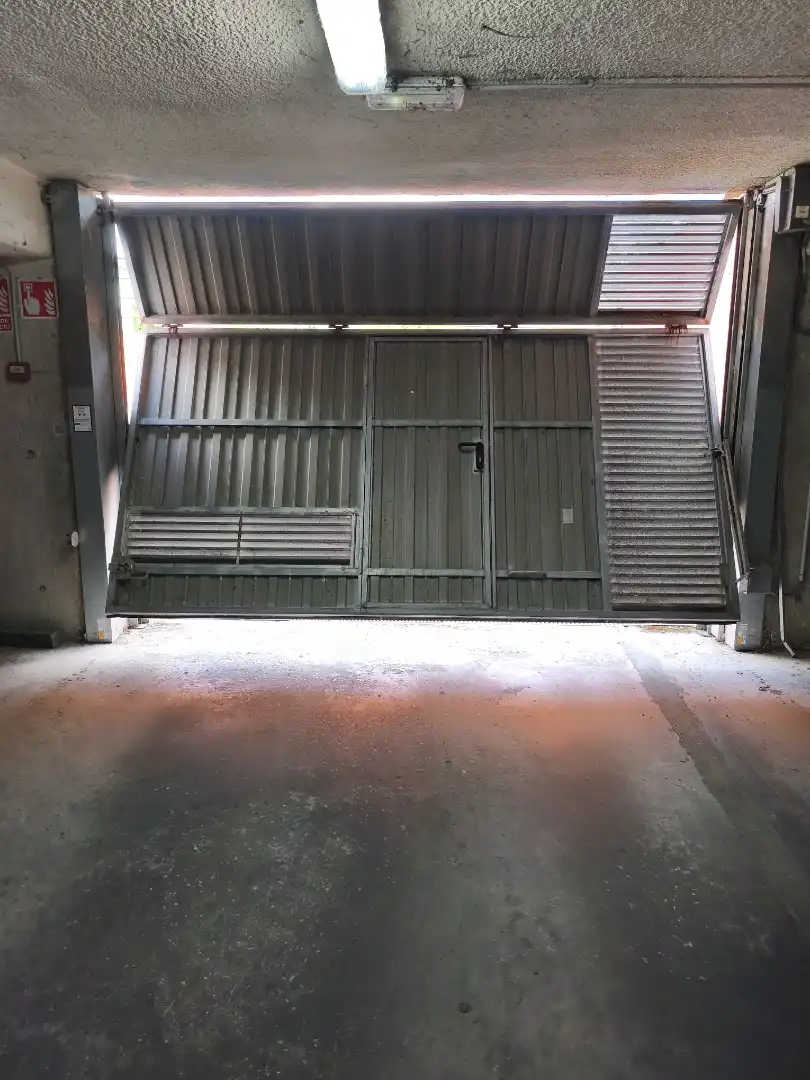 Garage zur Miete in Calle del Alisu, 4, Parres Garage zur Miete in Parres