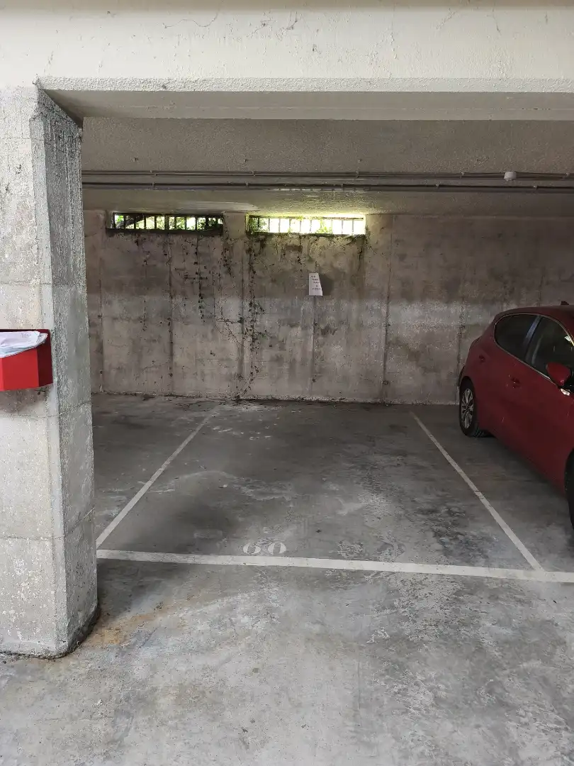 Garage zur Miete in Calle del Alisu, 4, Parres Parkplatz von Garage zur Miete in Parres