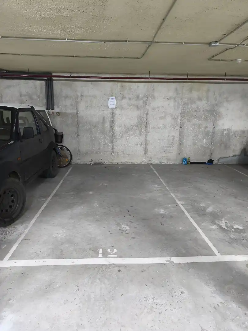 Garage zur Miete in Calle del Alisu, 4, Parres Parkplatz von Garage zur Miete in Parres