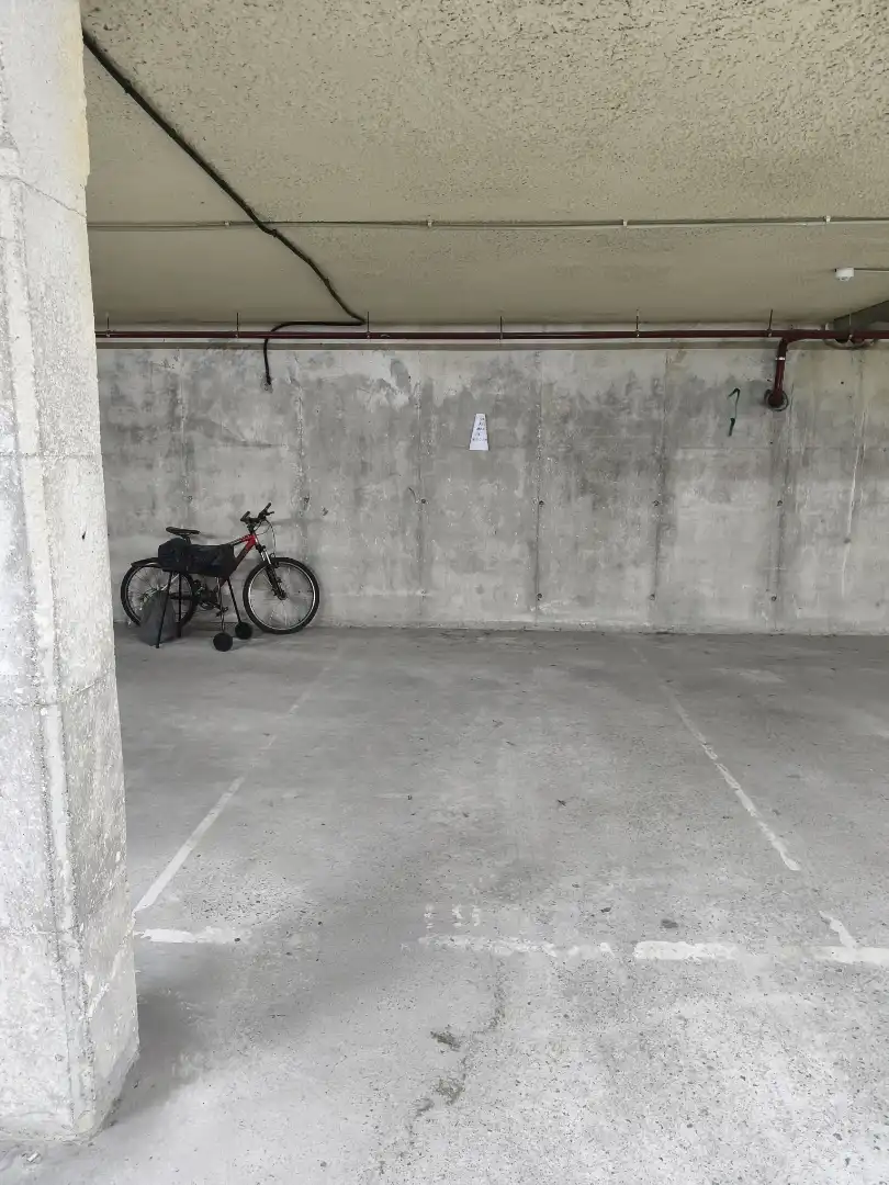 Garage zur Miete in Calle del Alisu, 4, Parres Parkplatz von Garage zur Miete in Parres