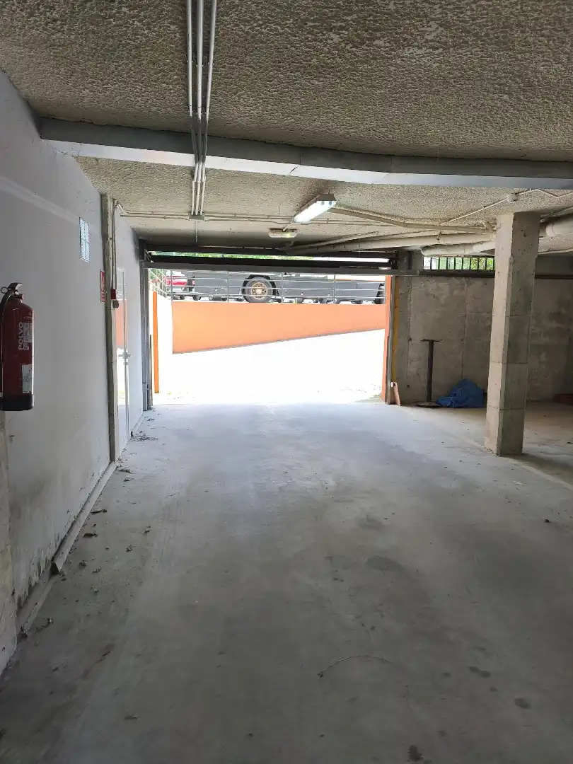 Garage zur Miete in Calle del Alisu, 4, Parres Parkplatz von Garage zur Miete in Parres