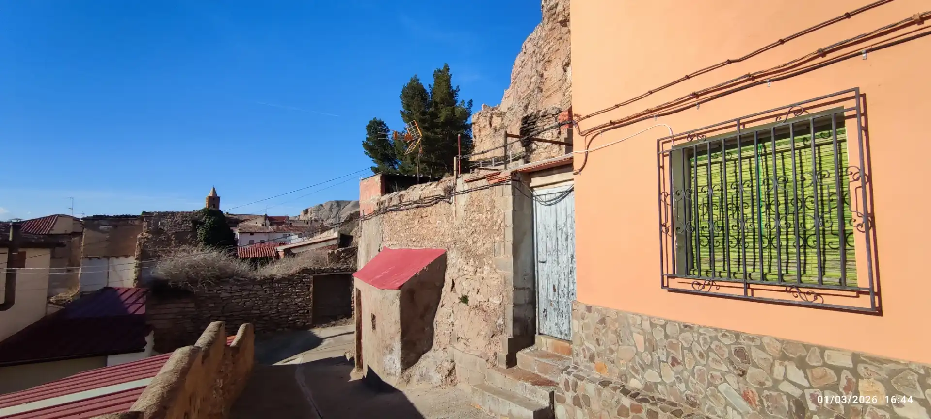 Casa adosada en venta en Calle Hospital, Maluenda Vista exterior de Casa adosada en venta en Maluenda con Jardín privado y Amueblado