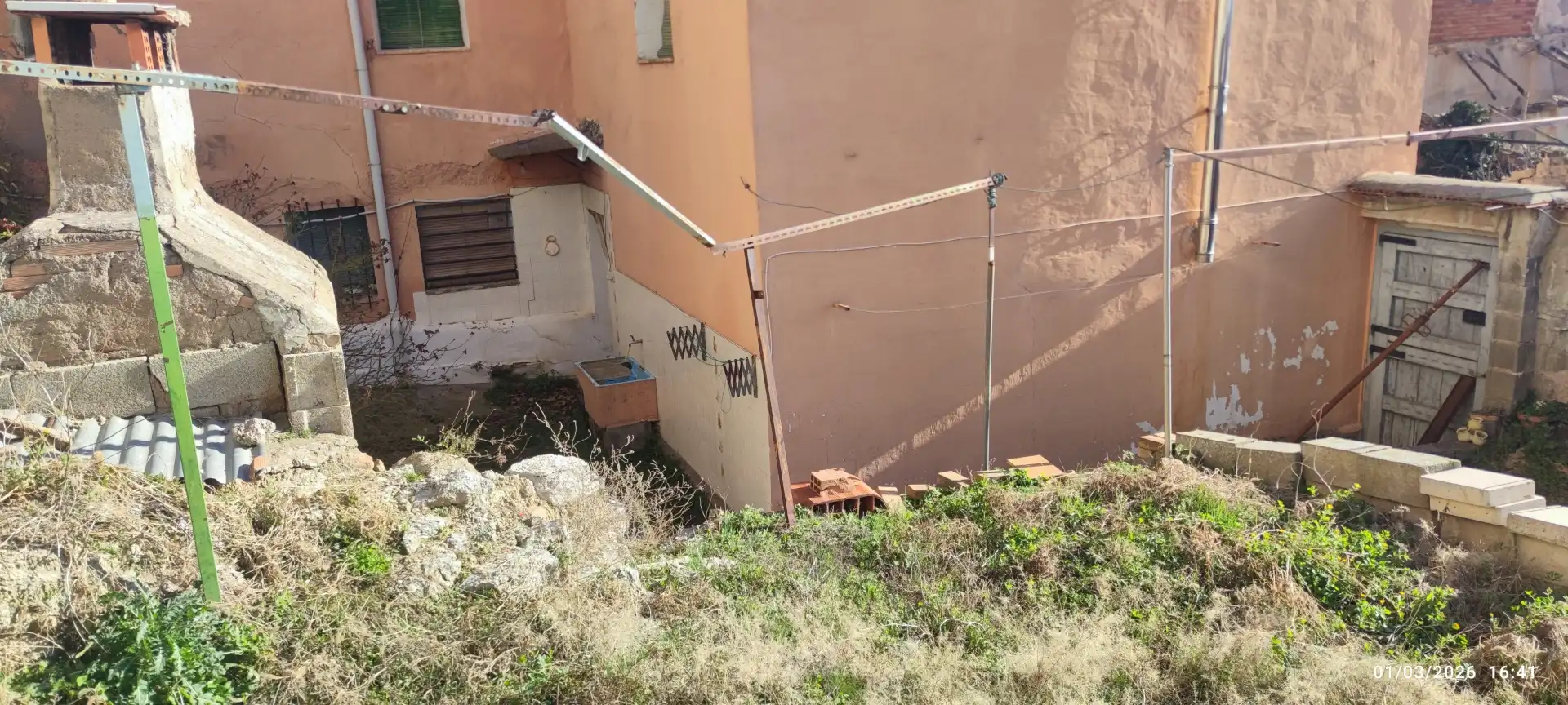Casa adosada en venta en Calle Hospital, Maluenda Vista exterior de Casa adosada en venta en Maluenda con Jardín privado y Amueblado