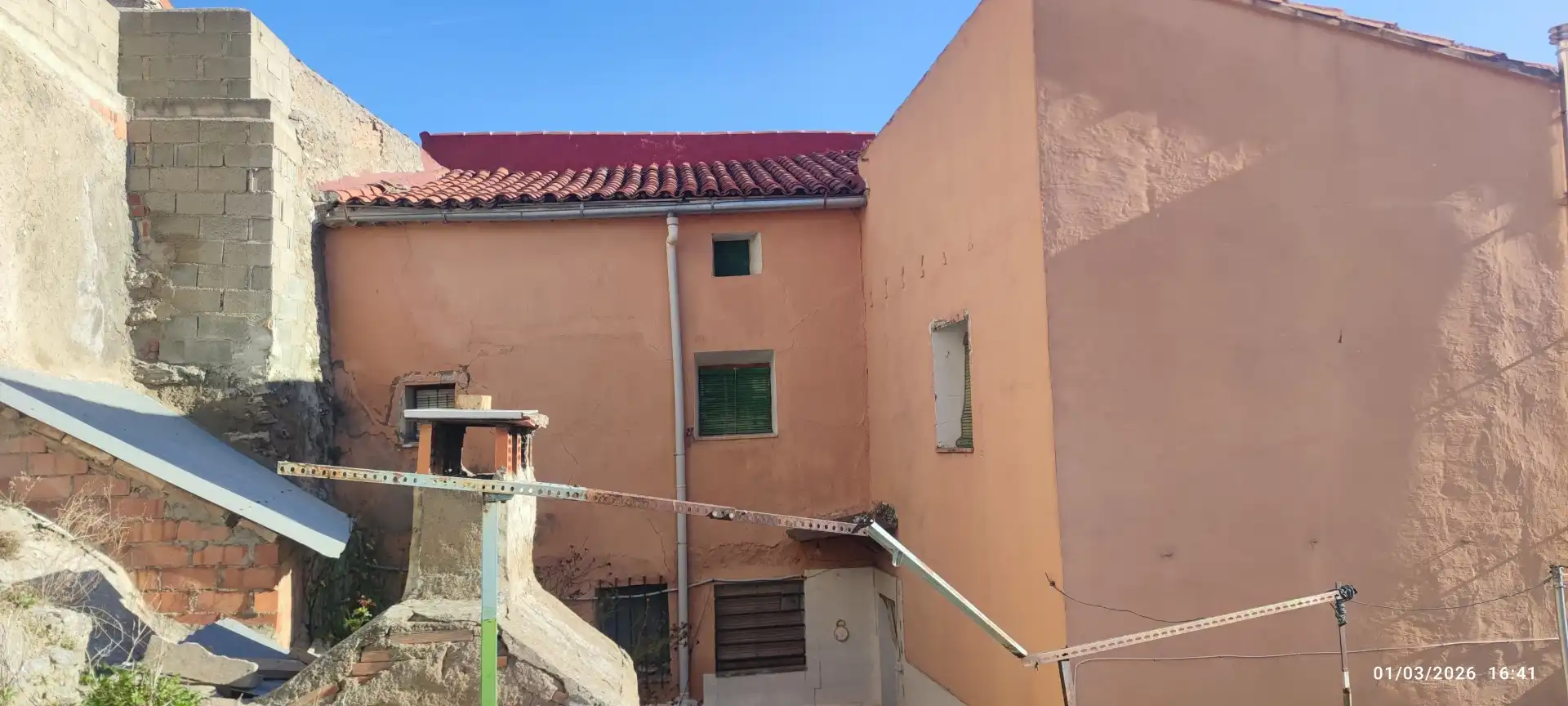Casa adosada en venta en Calle Hospital, Maluenda Vista exterior de Casa adosada en venta en Maluenda con Jardín privado y Amueblado