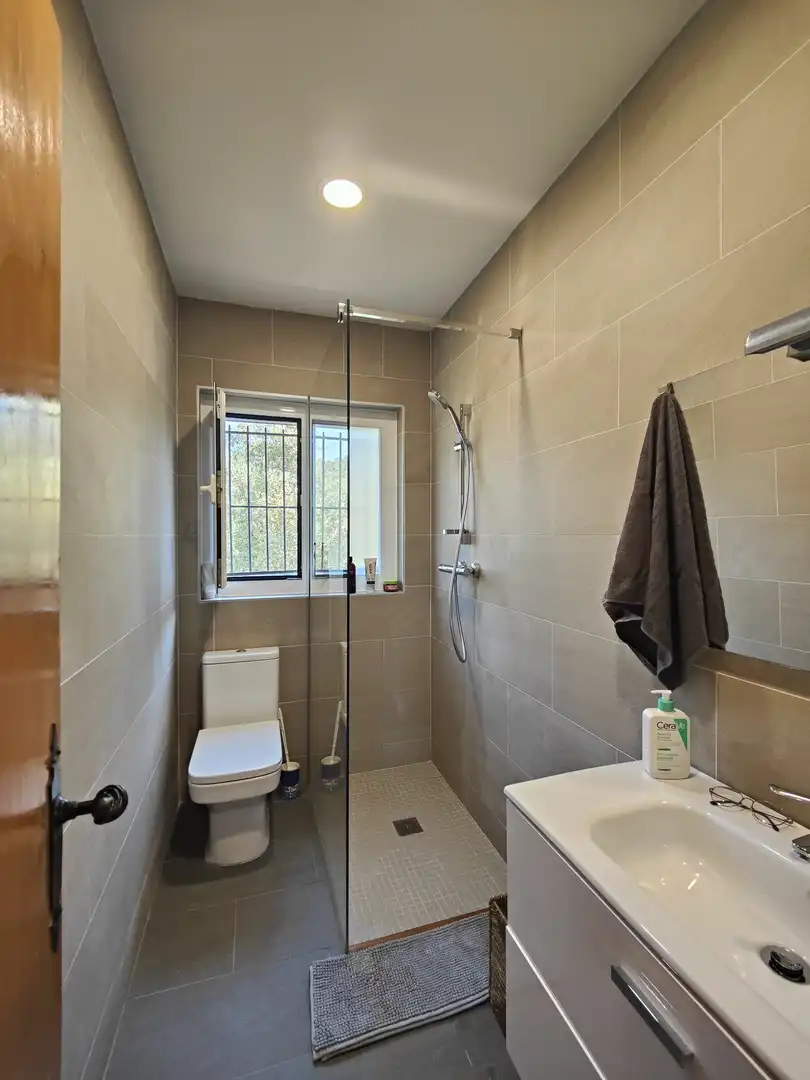 Houses for sale in Carrer Almirall, 112, Can Lloses - Can Marcer Bathroom of Houses for sale in Sant Pere de Ribes with Heating, Terrace and Storage room