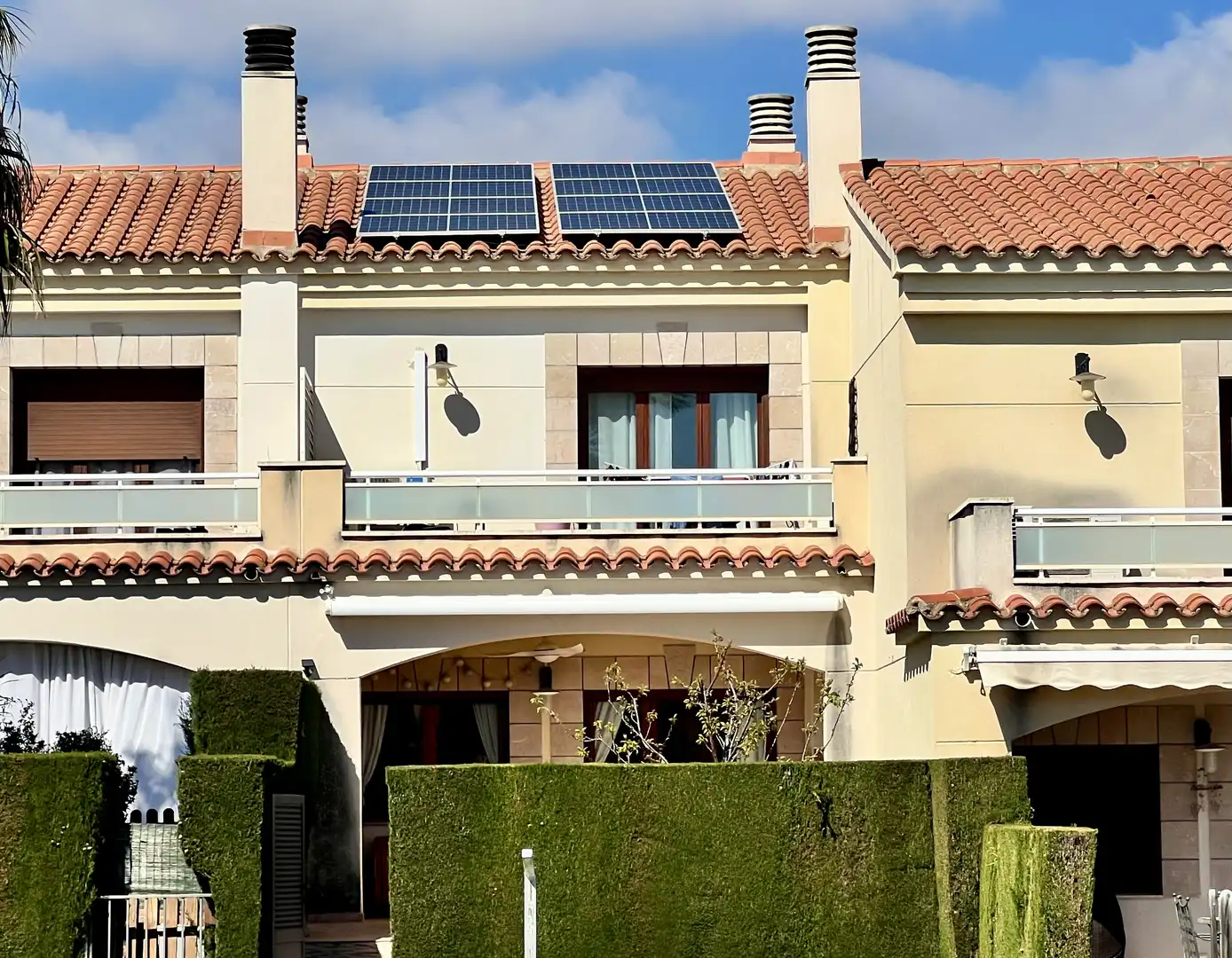 Casa adosada en venta en Carrer de la República Argentina, 18, Costa del Zèfir Vista exterior de Casa adosada en venta en Mont-roig del Camp con Aire acondicionado, Terraza y Piscina