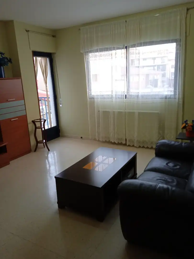 Apartamento de alquiler en Avenida Primero de Julio, 38, Valdepeñas Sala de estar de Apartamento de alquiler en Valdepeñas con Calefacción, Amueblado y Horno