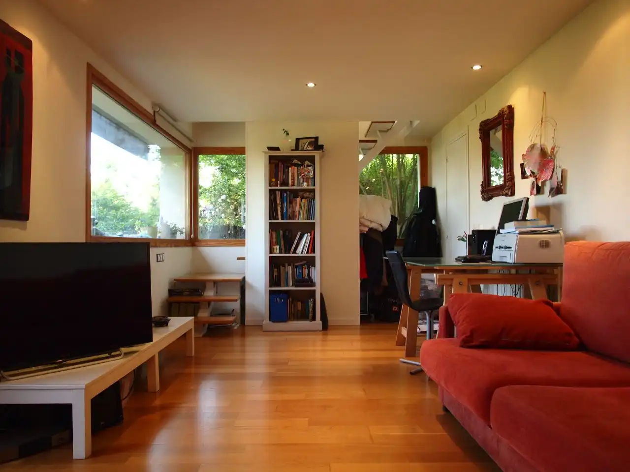 Casa o xalet de lloguer a Passatge de la Salut, 15, La Floresta Sala d'estar de Casa o xalet de lloguer en Sant Cugat del Vallès amb Aire condicionat, Terrassa i Balcó