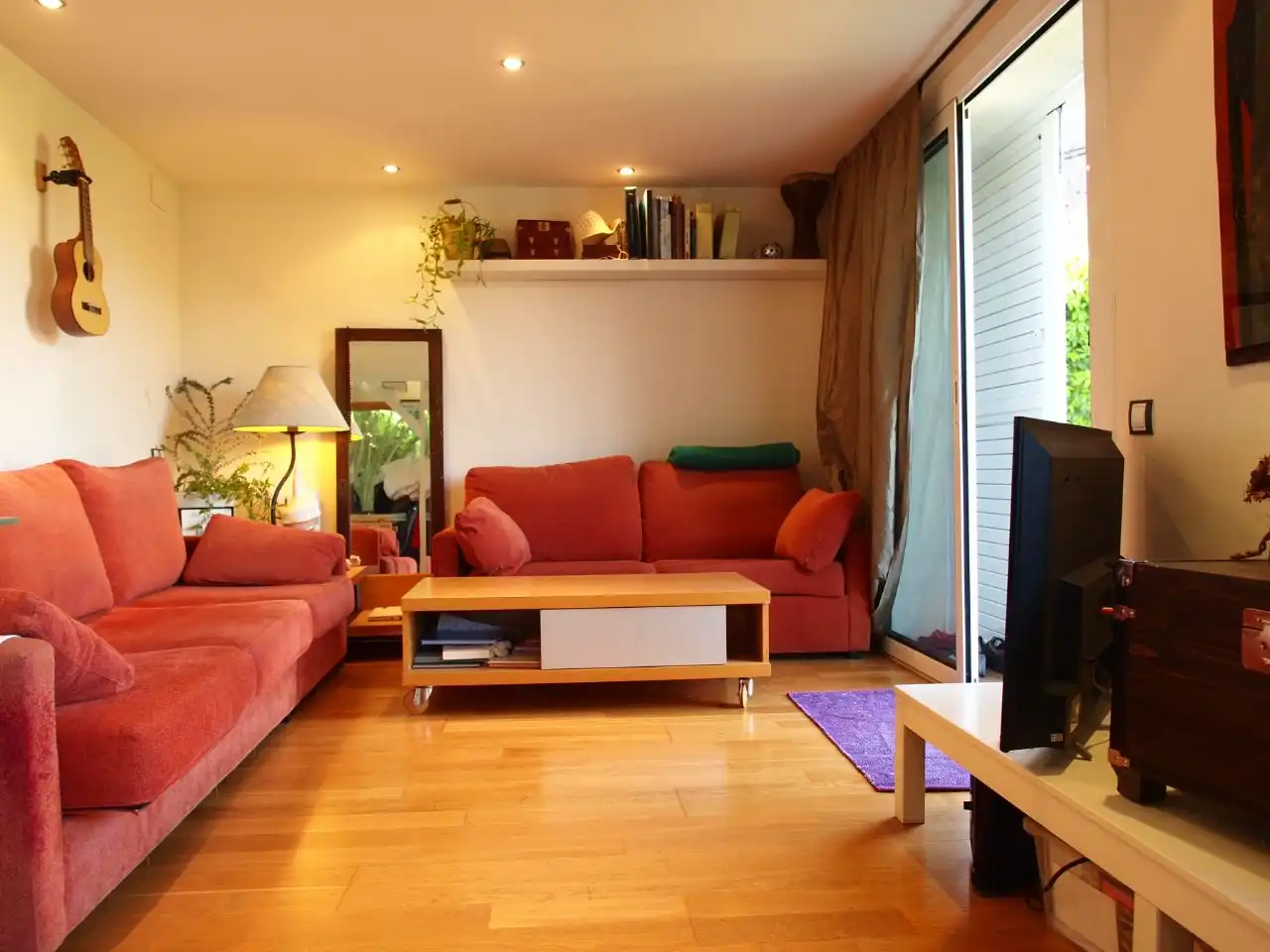 Casa o xalet de lloguer a Passatge de la Salut, 15, La Floresta Sala d'estar de Casa o xalet de lloguer en Sant Cugat del Vallès amb Aire condicionat, Terrassa i Balcó
