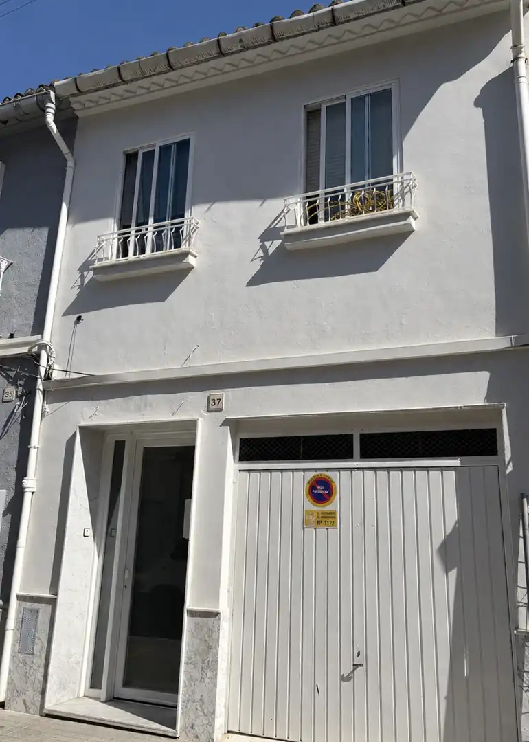 Casa adosada en venta en Carrer Sant Francesc, 30, Bellreguard Vista exterior de Casa adosada en venta en Bellreguard con Aire acondicionado y Terraza