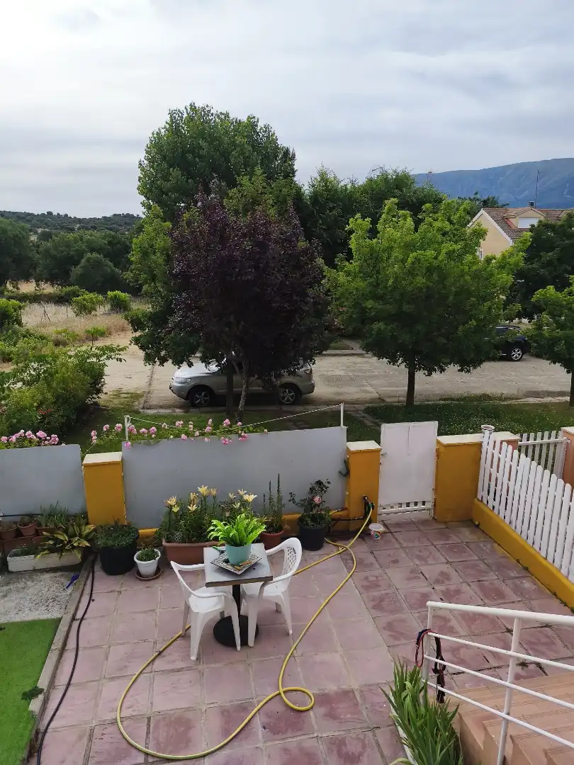 Casa adosada en venta en Urbanización La Viña, Navaluenga Jardín de Casa adosada en venta en Navaluenga con Calefacción, Jardín privado y Parquet