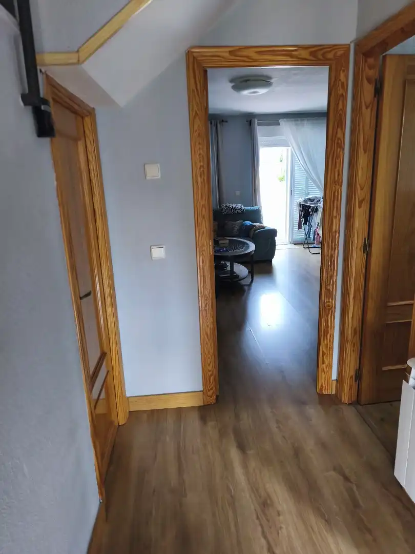 Casa adosada en venta en Urbanización La Viña, Navaluenga Casa adosada en venta en Navaluenga con Calefacción, Jardín privado y Parquet
