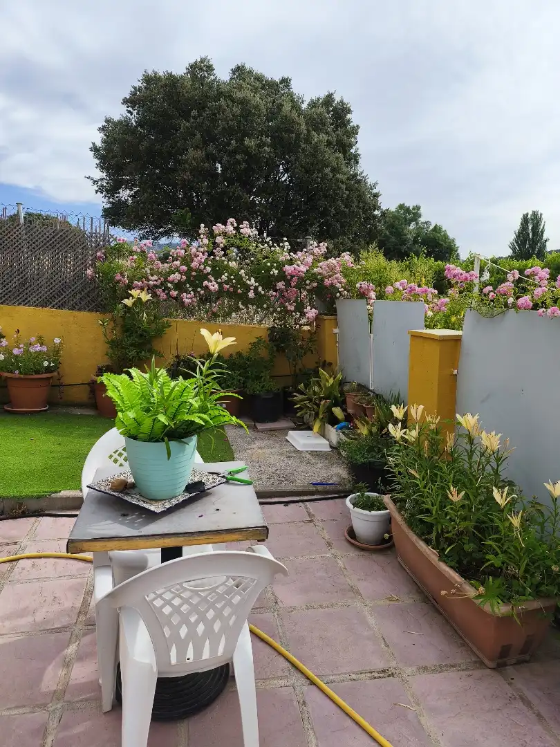 Casa adosada en venta en Urbanización La Viña, Navaluenga Terraza de Casa adosada en venta en Navaluenga con Calefacción, Jardín privado y Parquet