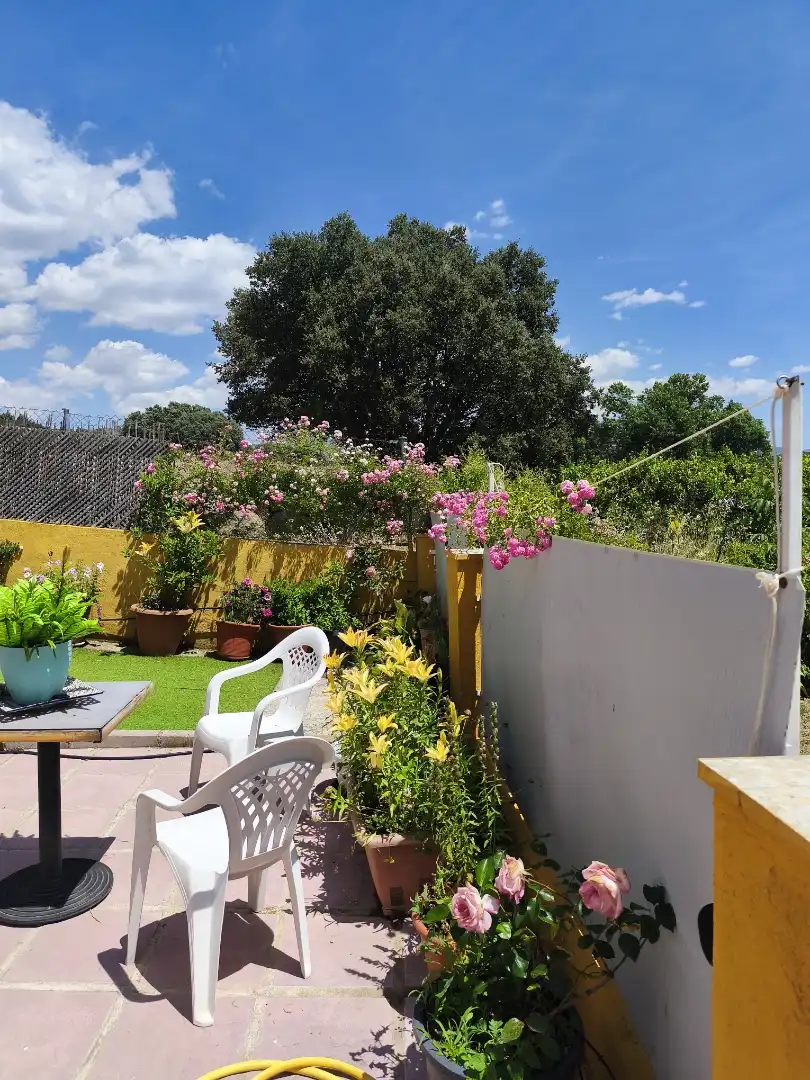 Casa adosada en venta en Urbanización La Viña, Navaluenga Jardín de Casa adosada en venta en Navaluenga con Calefacción, Jardín privado y Parquet