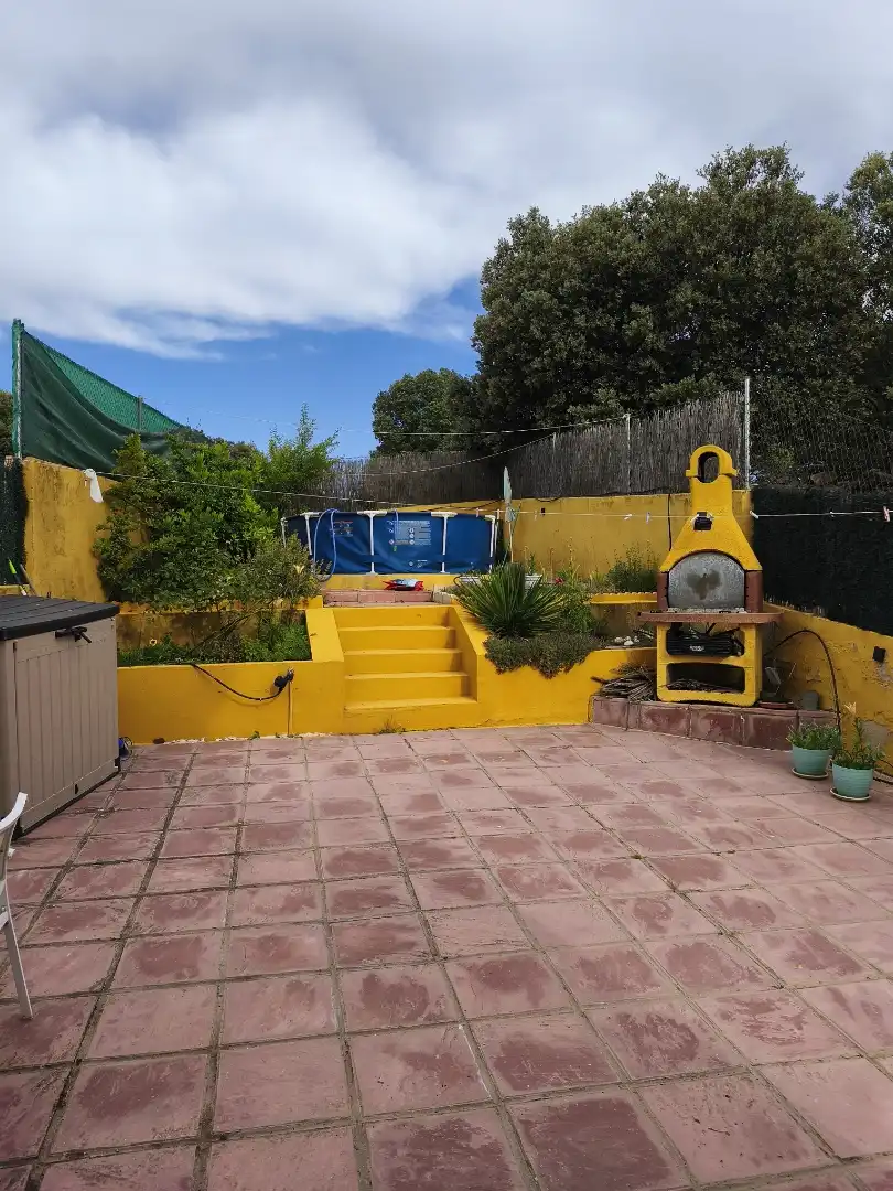 Casa adosada en venta en Urbanización La Viña, Navaluenga Jardín de Casa adosada en venta en Navaluenga con Calefacción, Jardín privado y Parquet