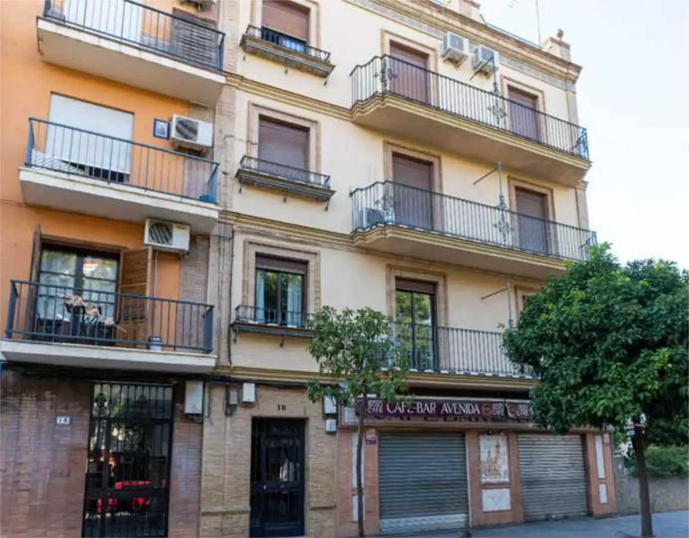 Piso de alquiler en Barrio León Vista exterior de Piso de alquiler en Sevilla Capital con Terraza