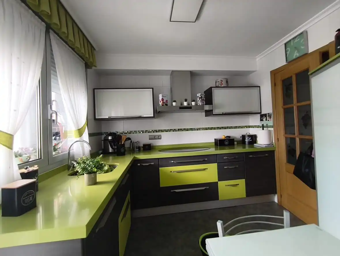 Flat for sale in Plaza Pablo Iglesias, 1, Covadonga - Campuzano - Ciudad Vergel Kitchen of Flat for sale in Torrelavega with Heating, Storage room and Balcony