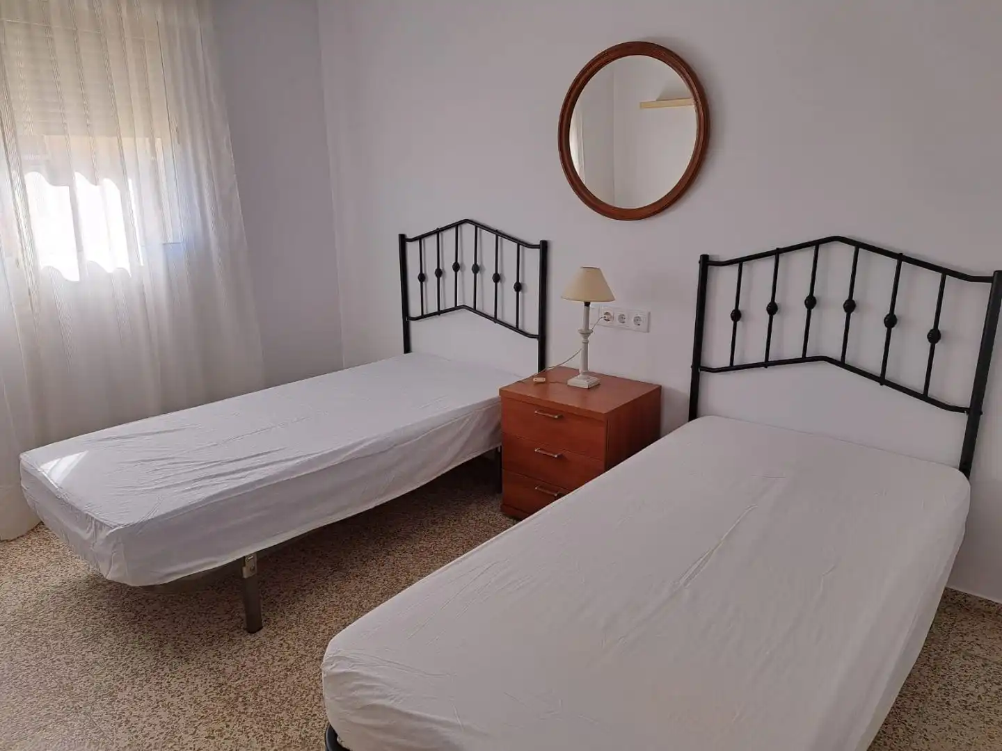 Pis de lloguer a Calle Zurbarán, 3, Paseo Marítimo - San José - La Laguna Dormitori de Pis de lloguer en Cádiz amb Moblat i Balcó