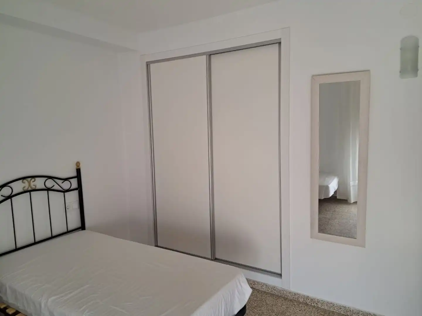 Pis de lloguer a Calle Zurbarán, 3, Paseo Marítimo - San José - La Laguna Dormitori de Pis de lloguer en Cádiz amb Moblat i Balcó