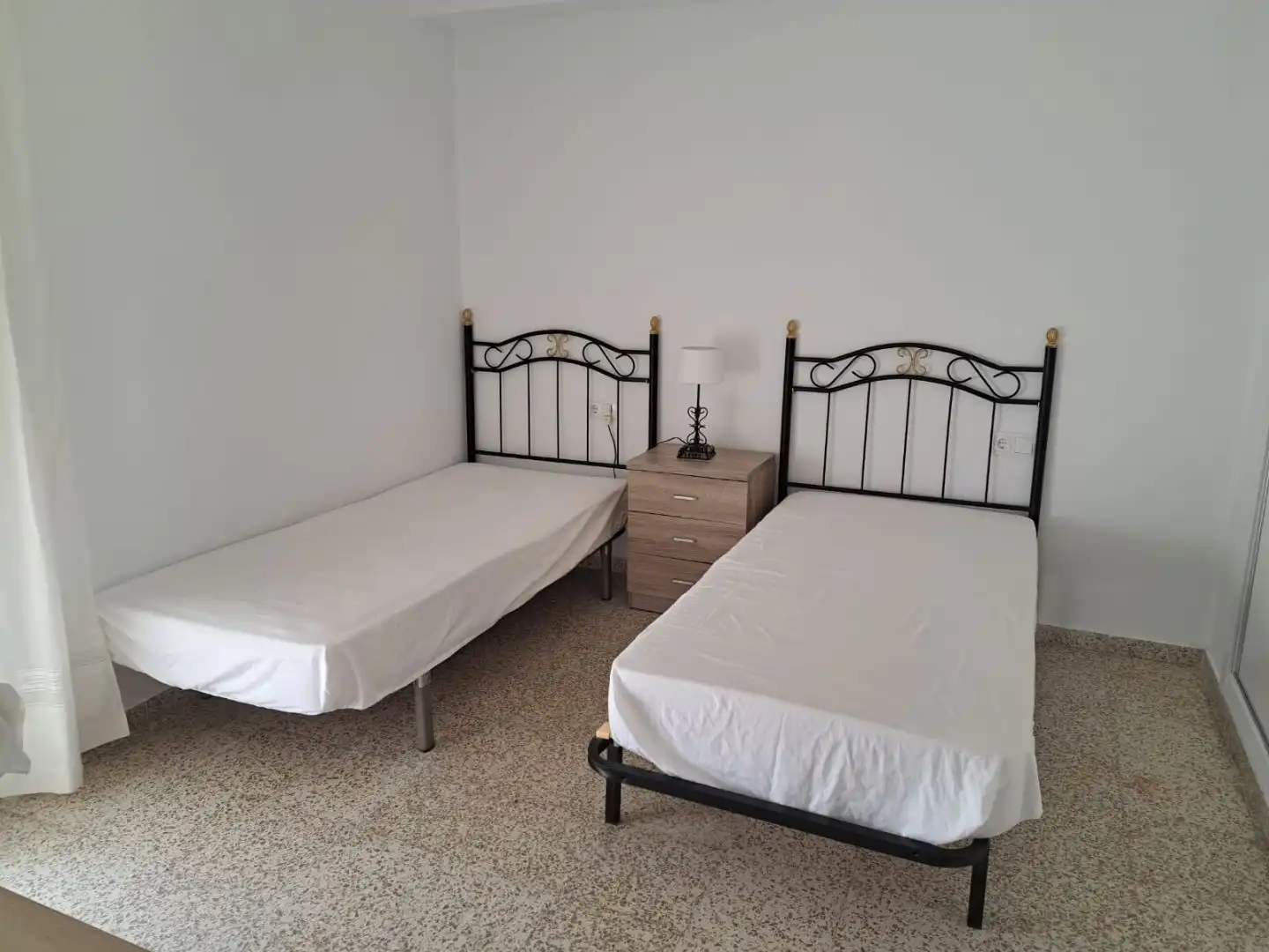 Pis de lloguer a Calle Zurbarán, 3, Paseo Marítimo - San José - La Laguna Dormitori de Pis de lloguer en Cádiz amb Moblat i Balcó