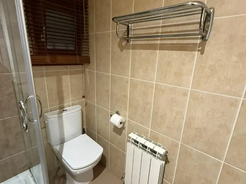 Badezimmer von Einfamilien-Reihenhaus zum Verkauf in Abanto y Ciérvana-Abanto Zierbena mit Terrasse und Balkon