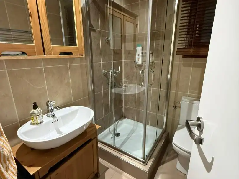 Badezimmer von Einfamilien-Reihenhaus zum Verkauf in Abanto y Ciérvana-Abanto Zierbena mit Terrasse und Balkon