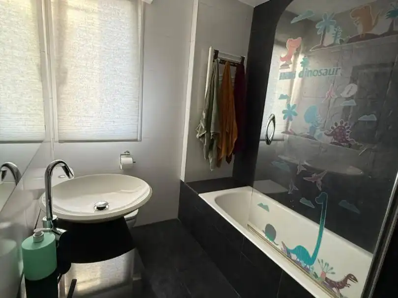 Badezimmer von Einfamilien-Reihenhaus zum Verkauf in Abanto y Ciérvana-Abanto Zierbena mit Terrasse und Balkon