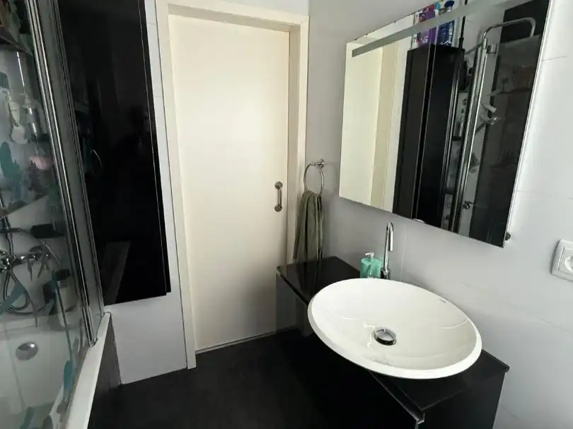 Badezimmer von Einfamilien-Reihenhaus zum Verkauf in Abanto y Ciérvana-Abanto Zierbena mit Terrasse und Balkon