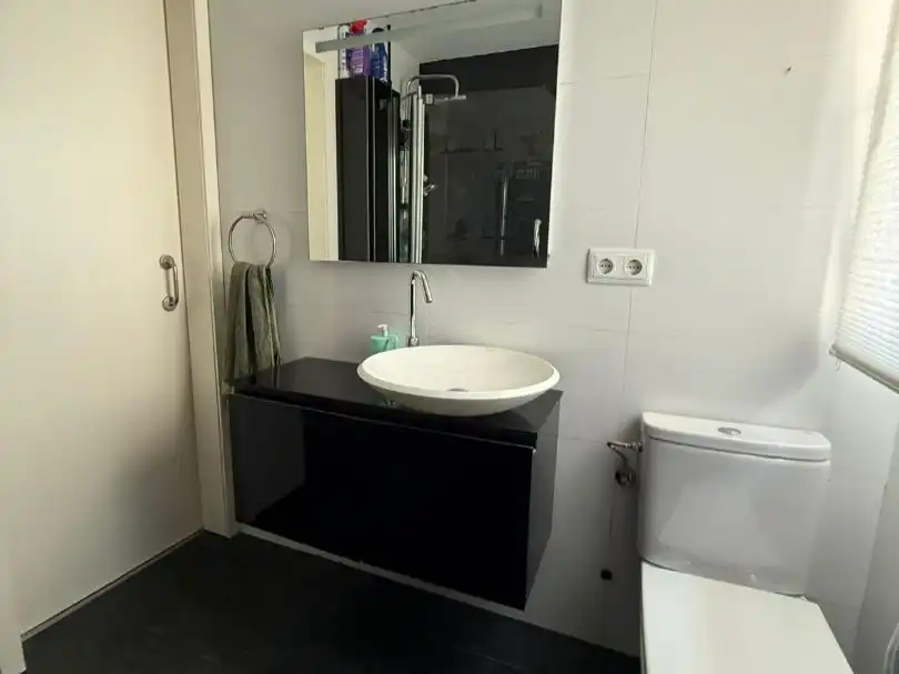 Badezimmer von Einfamilien-Reihenhaus zum Verkauf in Abanto y Ciérvana-Abanto Zierbena mit Terrasse und Balkon
