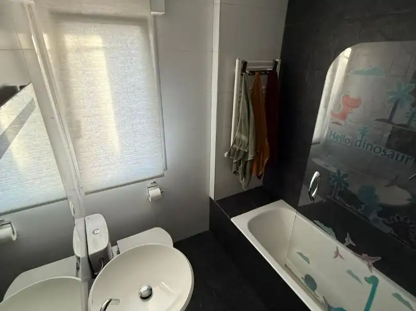 Badezimmer von Einfamilien-Reihenhaus zum Verkauf in Abanto y Ciérvana-Abanto Zierbena mit Terrasse und Balkon