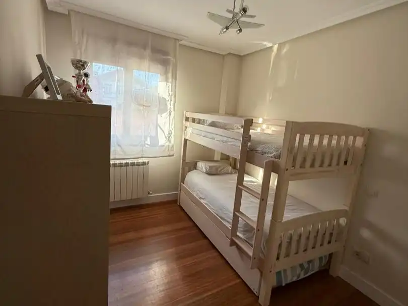 Schlafzimmer von Einfamilien-Reihenhaus zum Verkauf in Abanto y Ciérvana-Abanto Zierbena mit Terrasse und Balkon