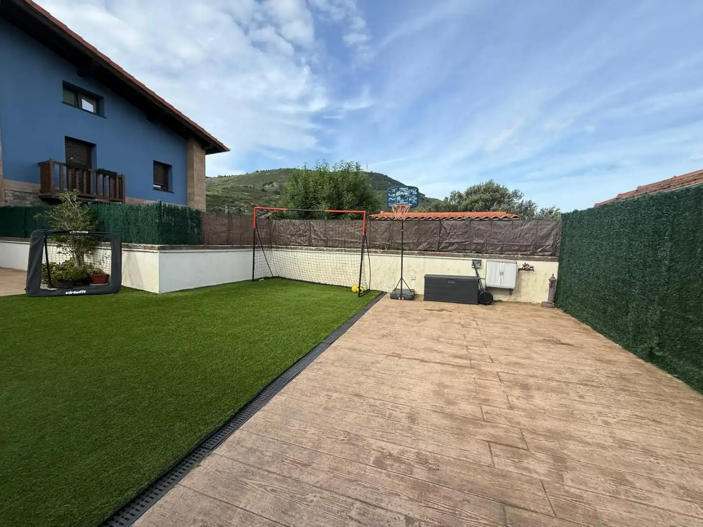 Terrasse von Einfamilien-Reihenhaus zum Verkauf in Abanto y Ciérvana-Abanto Zierbena mit Terrasse und Balkon