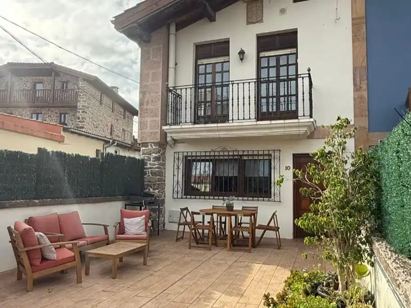 Terrasse von Einfamilien-Reihenhaus zum Verkauf in Abanto y Ciérvana-Abanto Zierbena mit Terrasse und Balkon
