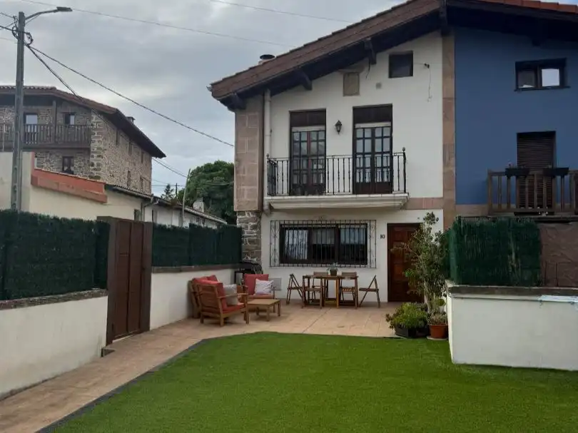 Terrasse von Einfamilien-Reihenhaus zum Verkauf in Abanto y Ciérvana-Abanto Zierbena mit Terrasse und Balkon