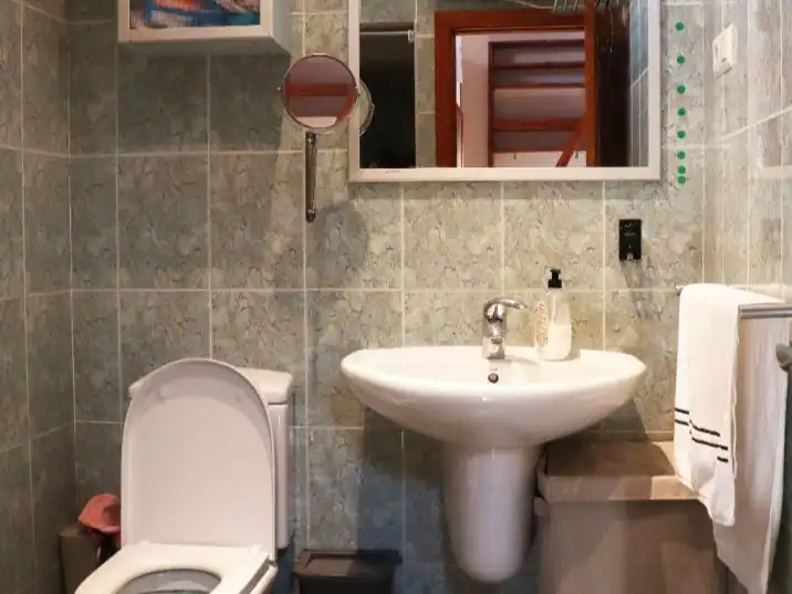 Badezimmer von Dachboden zur Miete in  Madrid Capital mit Klimaanlage