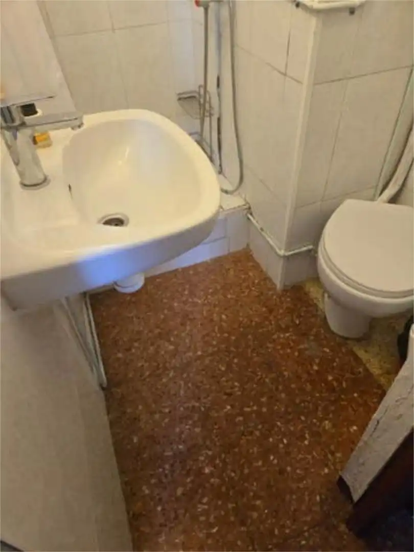 Study for rent in Santa Maria - Terra Nostra Bathroom of Study for rent in Montcada i Reixac with Terrace