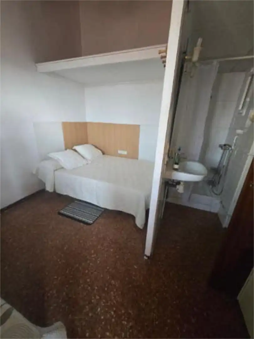 Study for rent in Santa Maria - Terra Nostra Bedroom of Study for rent in Montcada i Reixac with Terrace