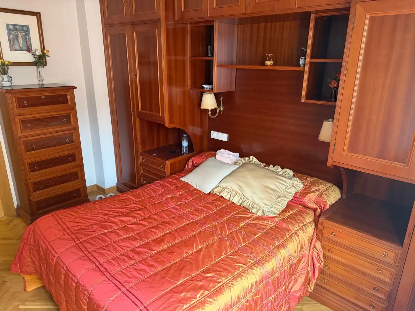 Pis en venda a Rúa San Isidoro, 57, Sagrada Familia Dormitori de Pis en venda en A Coruña Capital amb Parquet, Moblat i Forn