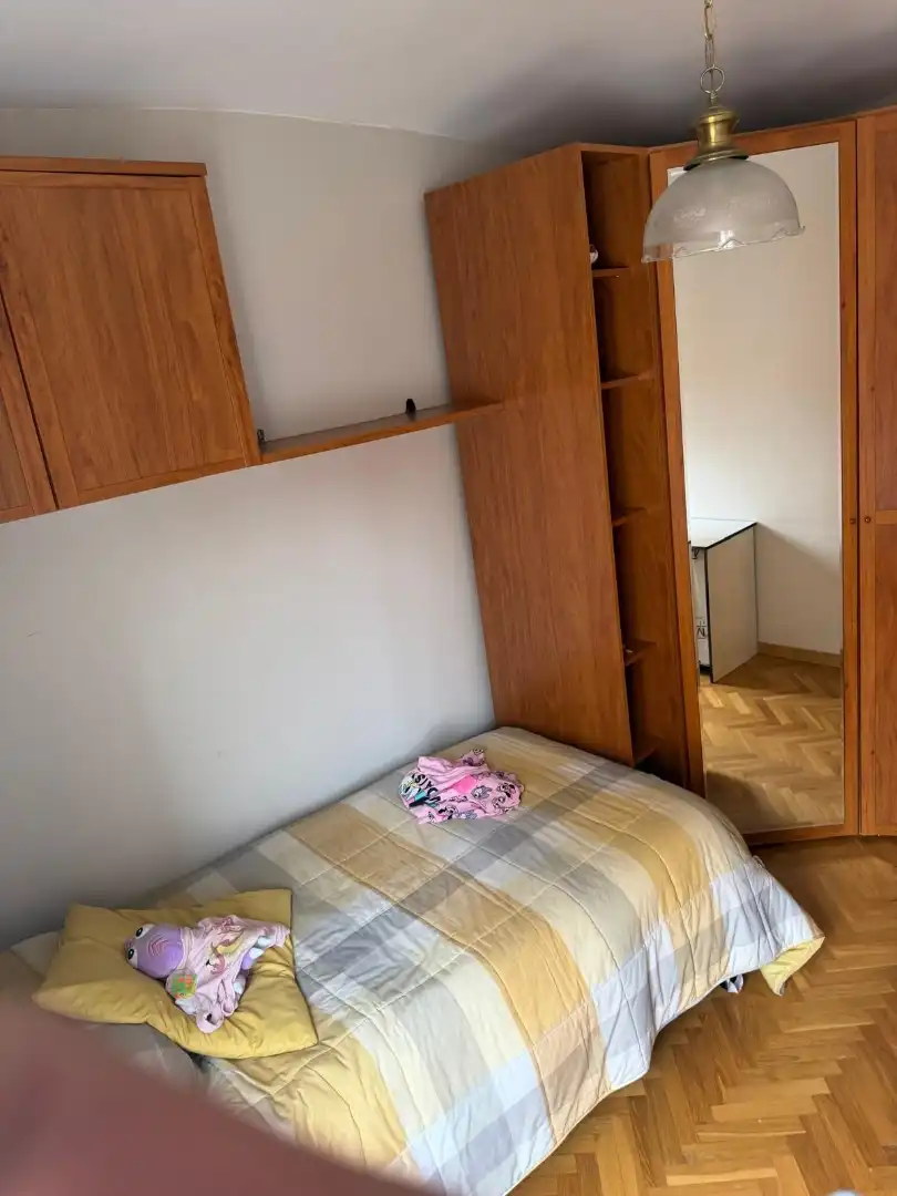 Pis en venda a Rúa San Isidoro, 57, Sagrada Familia Dormitori de Pis en venda en A Coruña Capital amb Parquet, Moblat i Forn